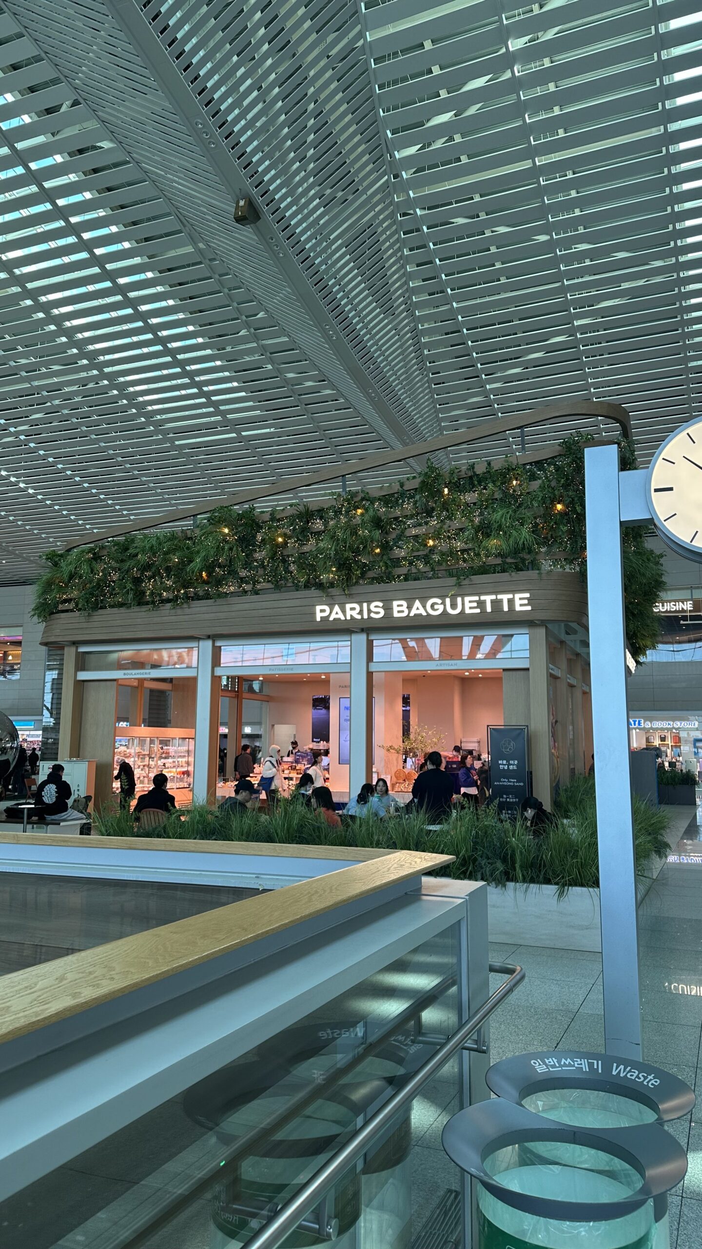 仁川空港第二ターミナル・PARIS BAGUETTEの外観
