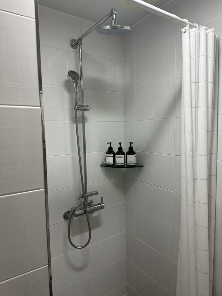 韓国ソウル・東大門エリア・モーニングスカイホテル・シャワールームの画像
