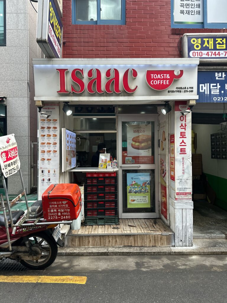 isaacトースト店舗の外観
