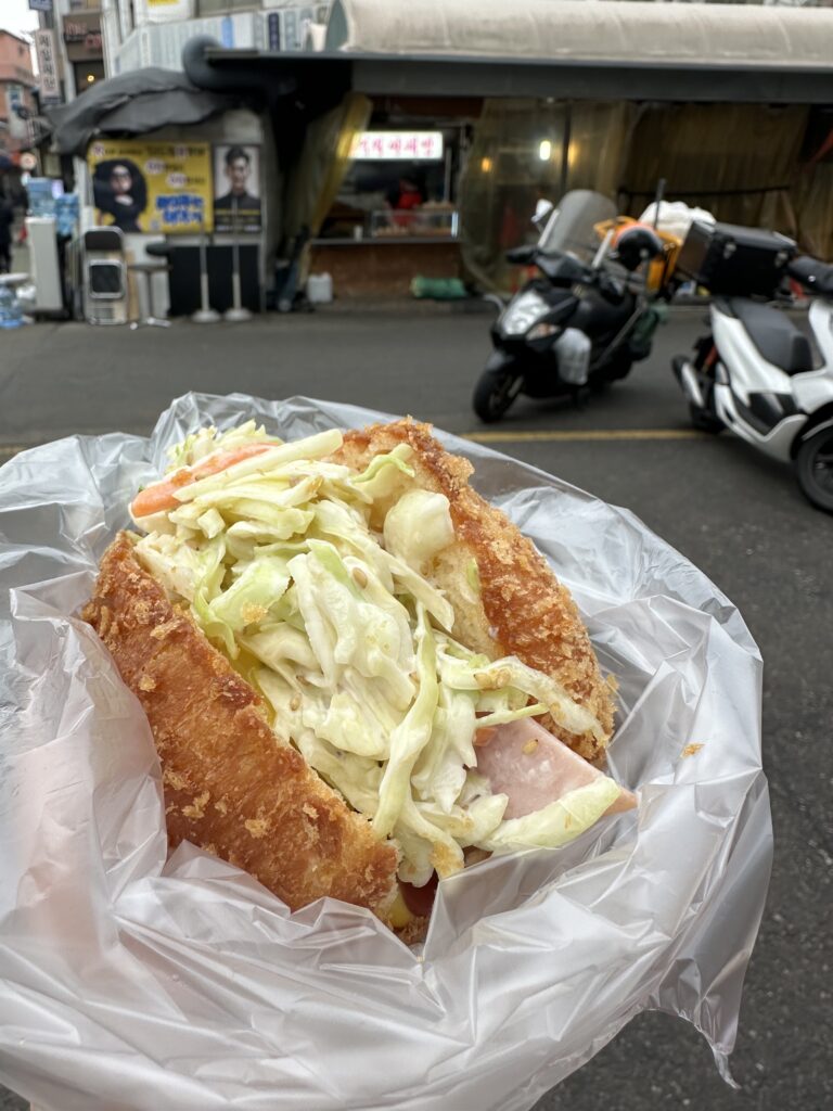 東大門屋台通りの野菜パンの画像
