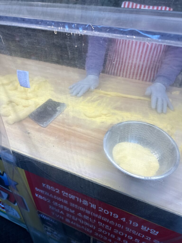 広蔵市場チャプサルクァベギ(광장시장 찹쌀꽈배기)店頭の画像