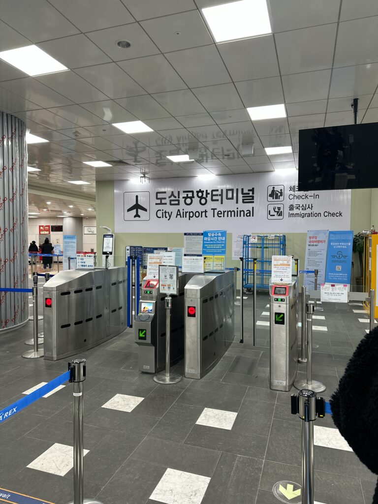 ソウル駅手荷物預けのゲート前の画像