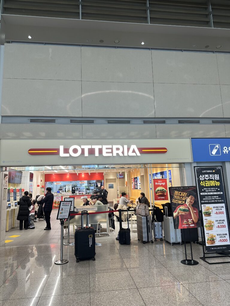 仁川空港第二ターミナル2Fロッテリアの店頭の画像