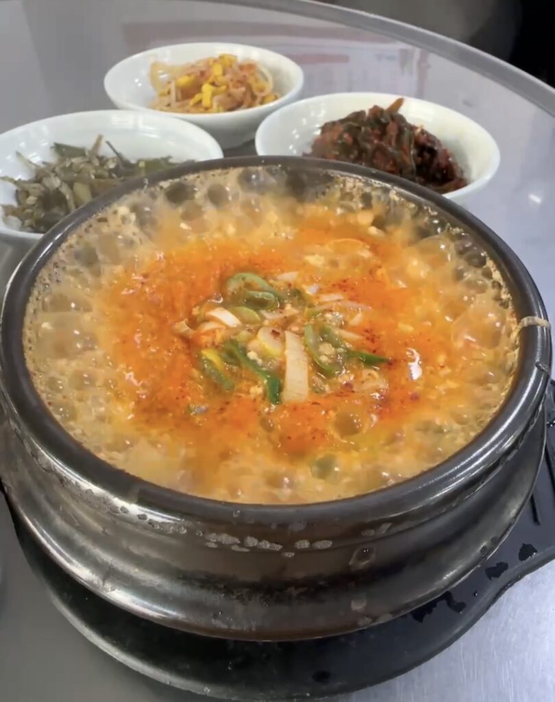ベクイ手作り豆腐店（백이손두부）のスンドゥブチゲの画像
