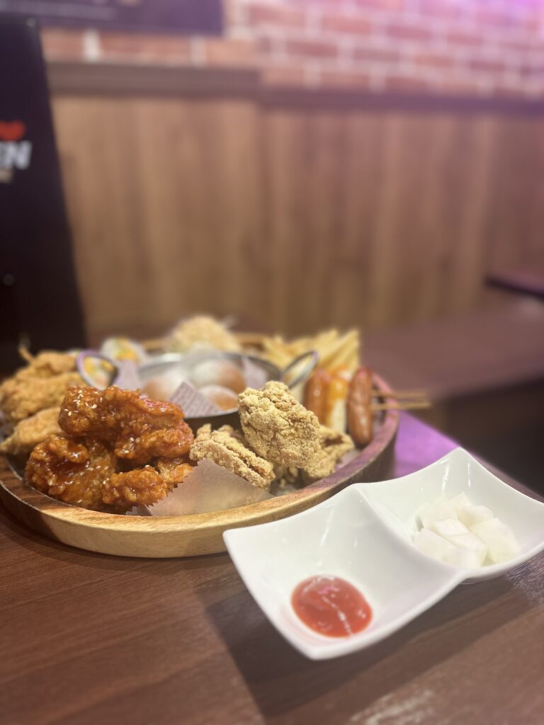 ネネチキン星ヶ丘店のキンパモッパンセットに付いている大根の漬物の画像
