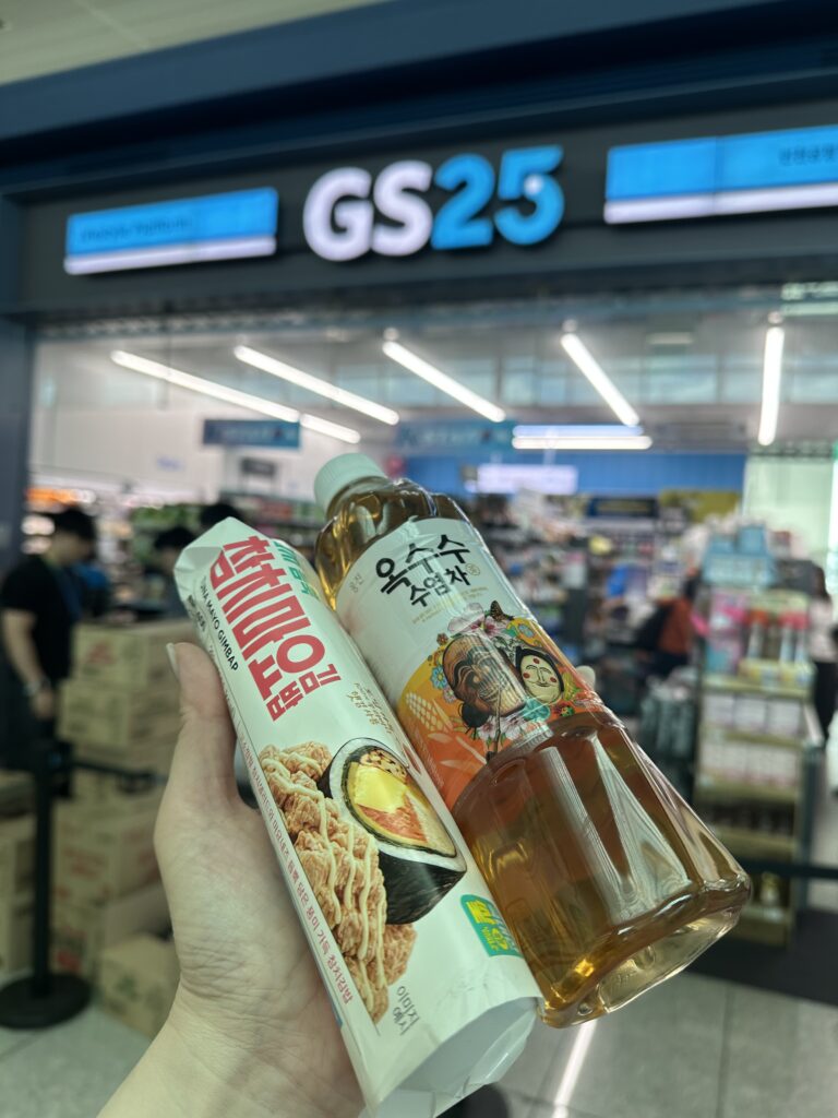 仁川空港第二ターミナルの出国後のコンビニの場所、チャムチキンパと韓国のお茶の画像

