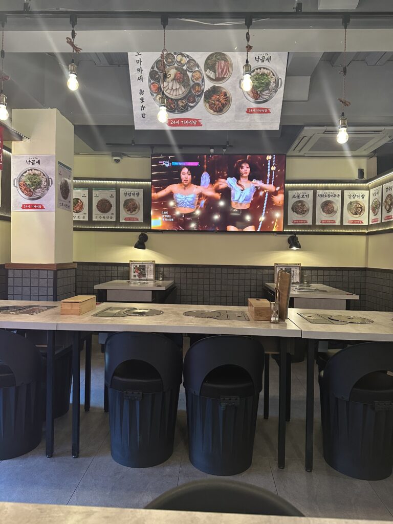 キサ食堂市大久保店の店内の画像
