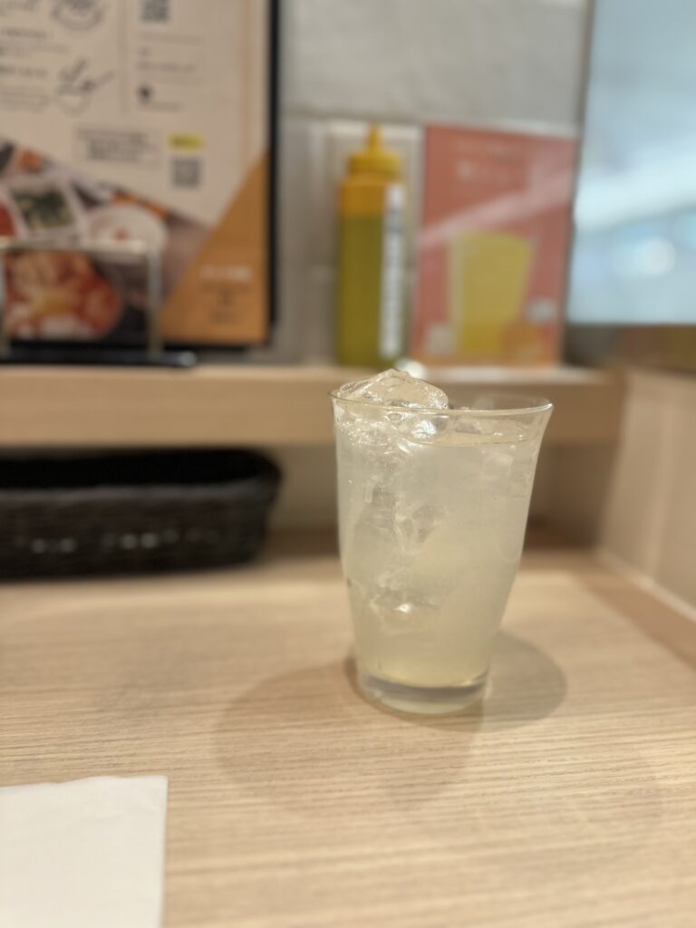 東京純豆腐のサービスで貰った梨ジュースの画像