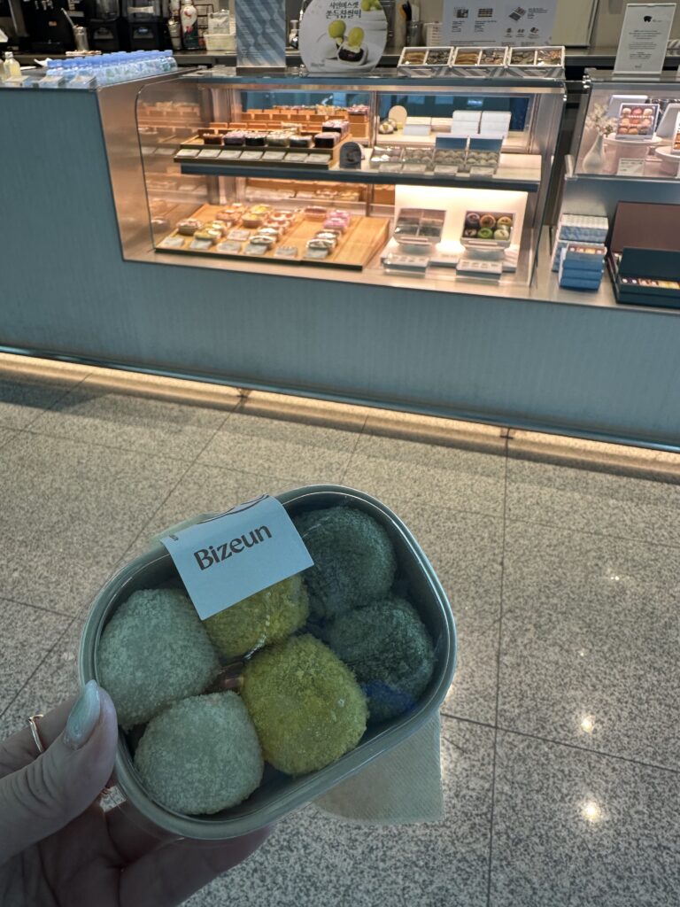 仁川空港第二ターミナルの出発フロアのBizeunのお餅の画像