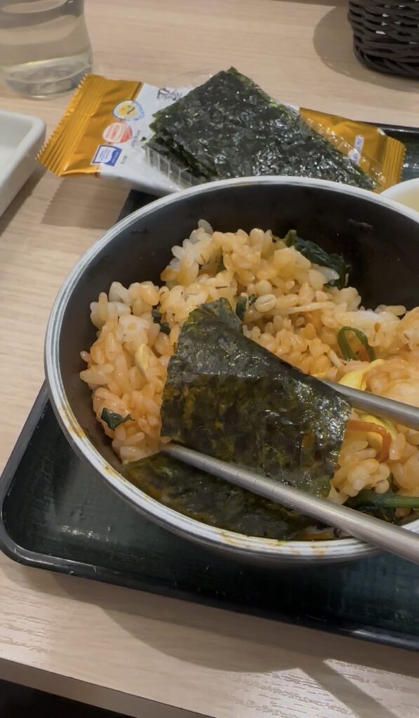 東京純豆腐のビビンバにして食べるご飯の画像